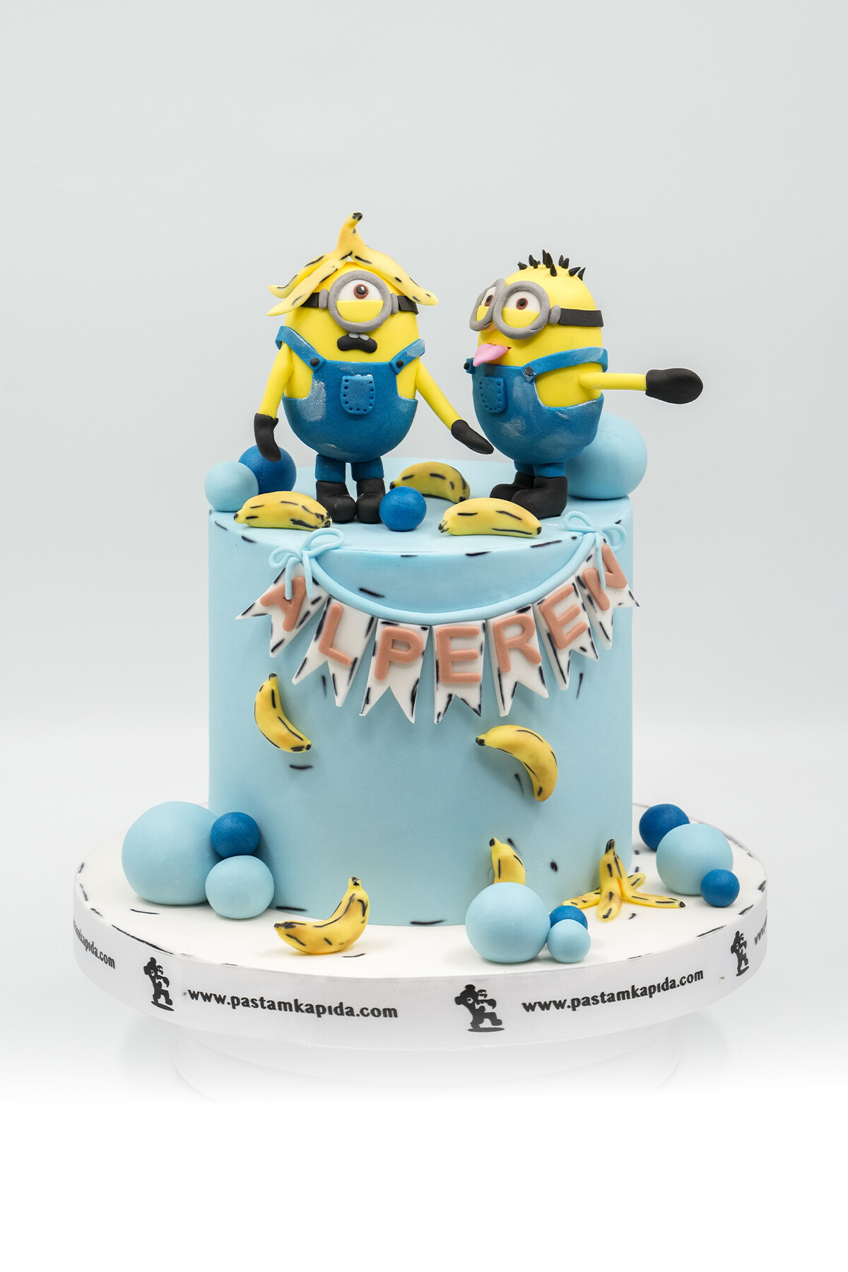 MİNYONLAR TEMALI BUTİK PASTA