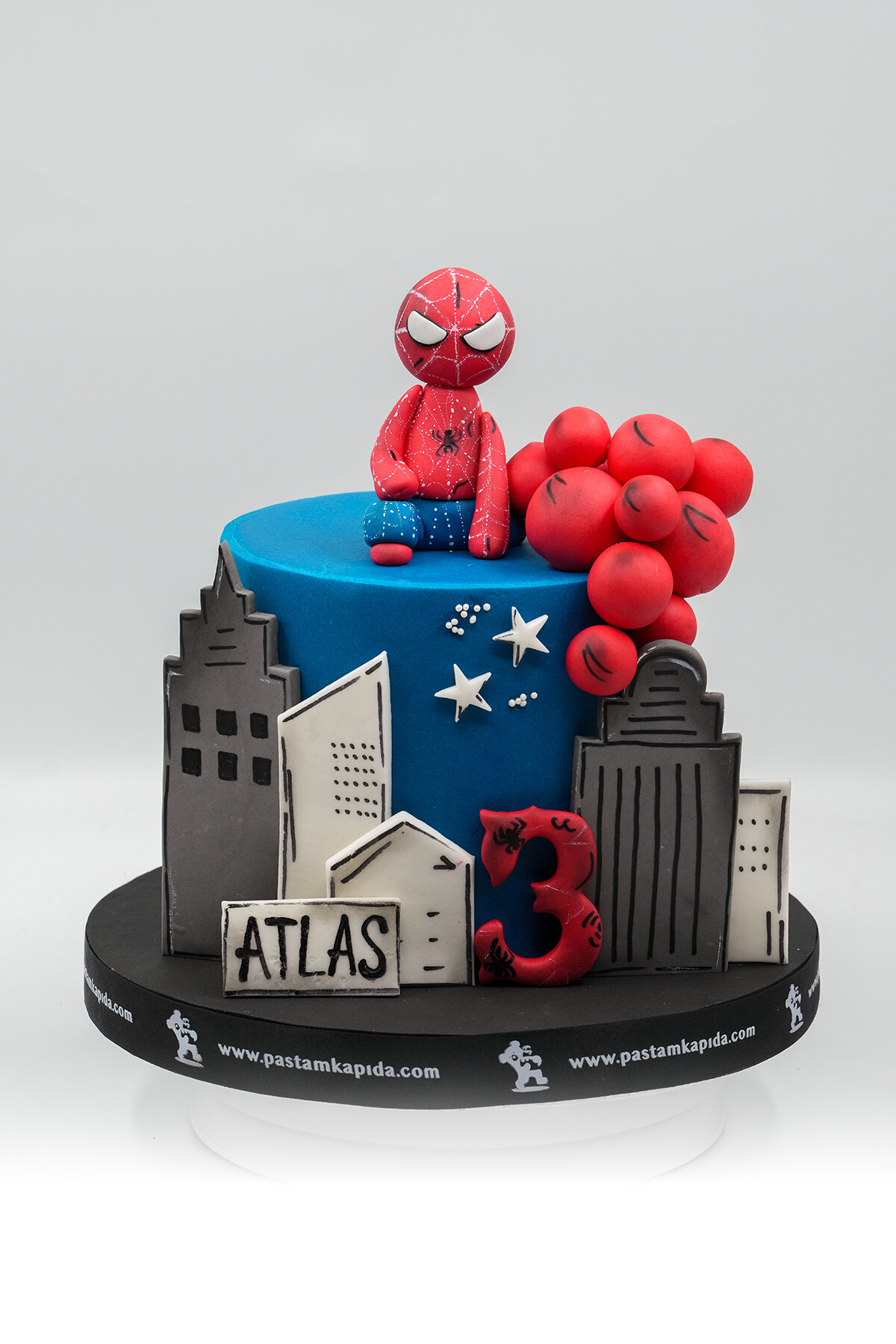 ÖRÜMCEK ADAM TEMALI BUTİK PASTA