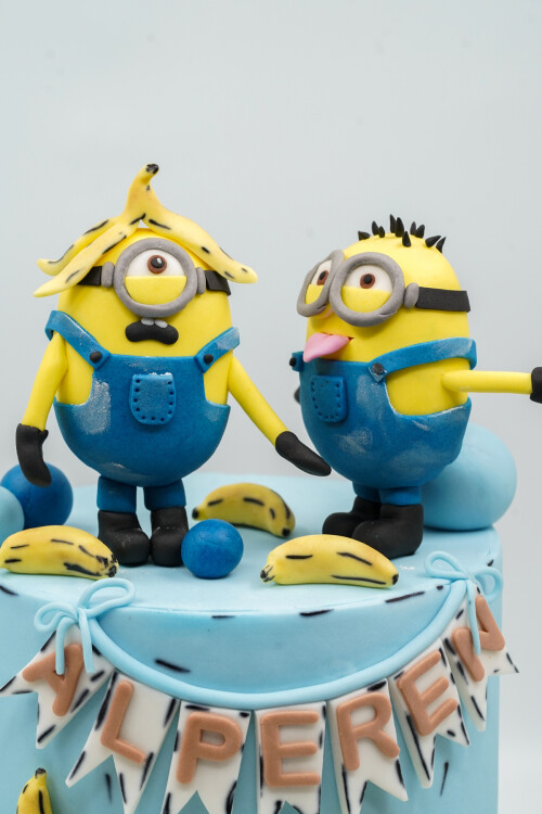 MİNYONLAR TEMALI BUTİK PASTA