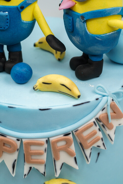 MİNYONLAR TEMALI BUTİK PASTA