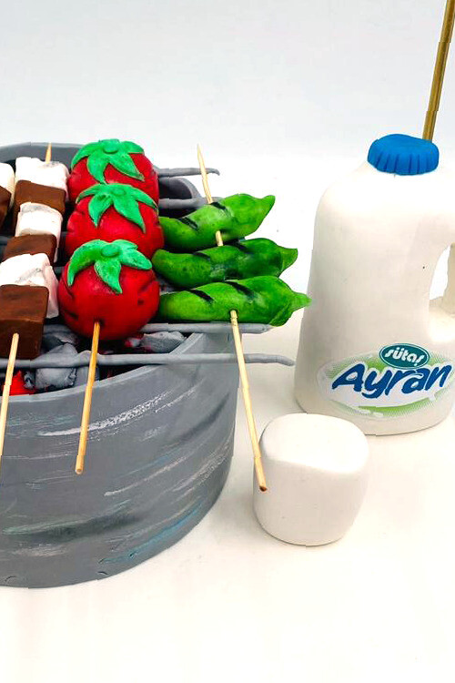 Mangal Temalı Pasta
