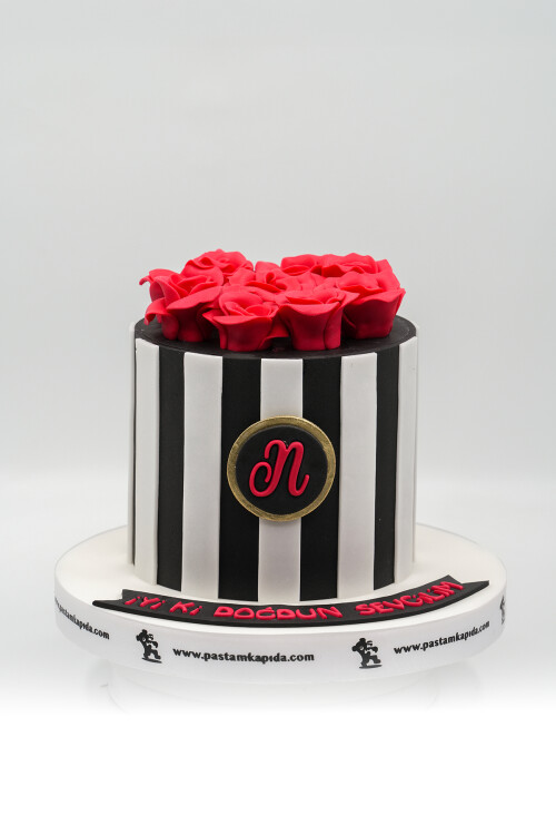 ÇİÇEK TEMALI BUTİK PASTA