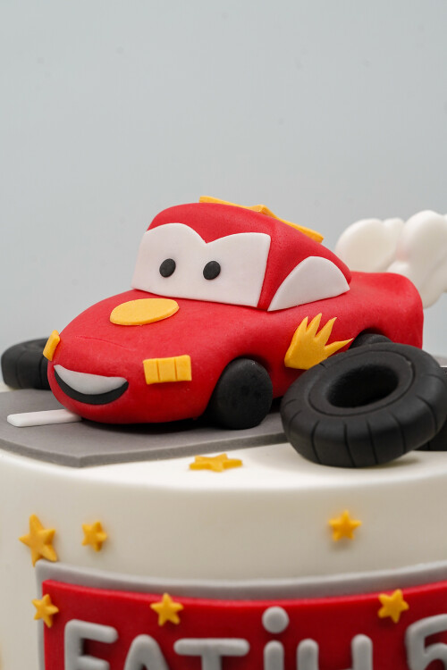 ŞİMŞEK MCQUEEN TEMALI BUTİK PASTA