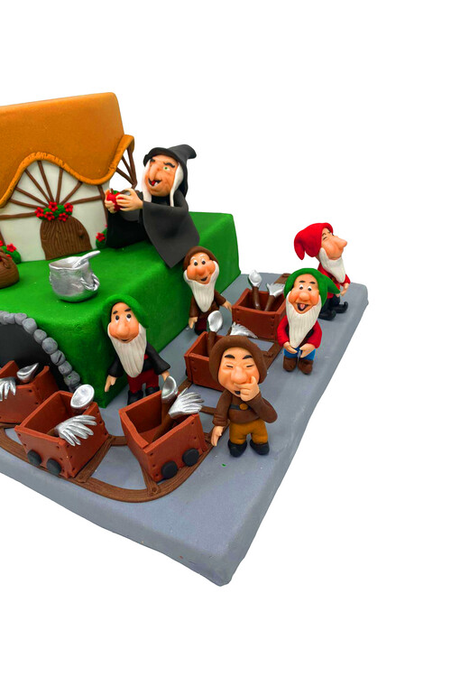 Pamuk Prenses Ve Yedi Cüceler Pastası