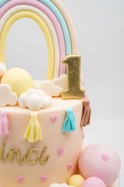 GÖKKUŞAĞI TEMALI BUTİK PASTA