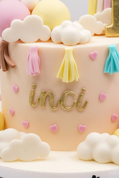 GÖKKUŞAĞI TEMALI BUTİK PASTA