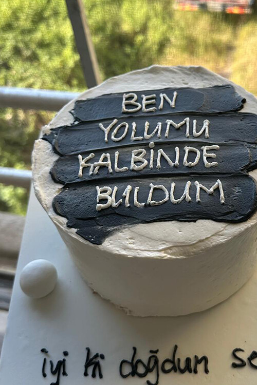 Resimli Yuvarlak Yazılı Krem Şanti Pasta