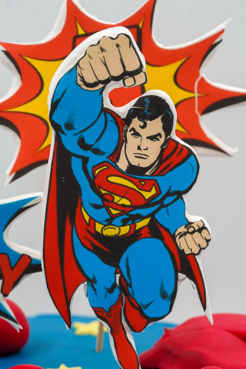 SÜPERMAN TEMALI BUTİK PASTA