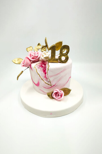 18. Yaş Pastası