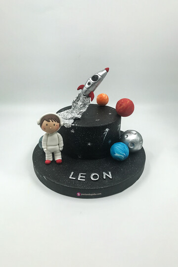 Astronot Temalı Pasta